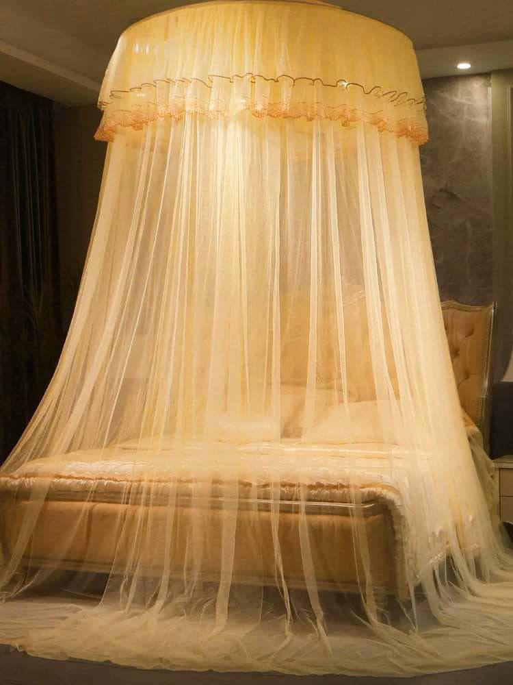 Kings bed curtain