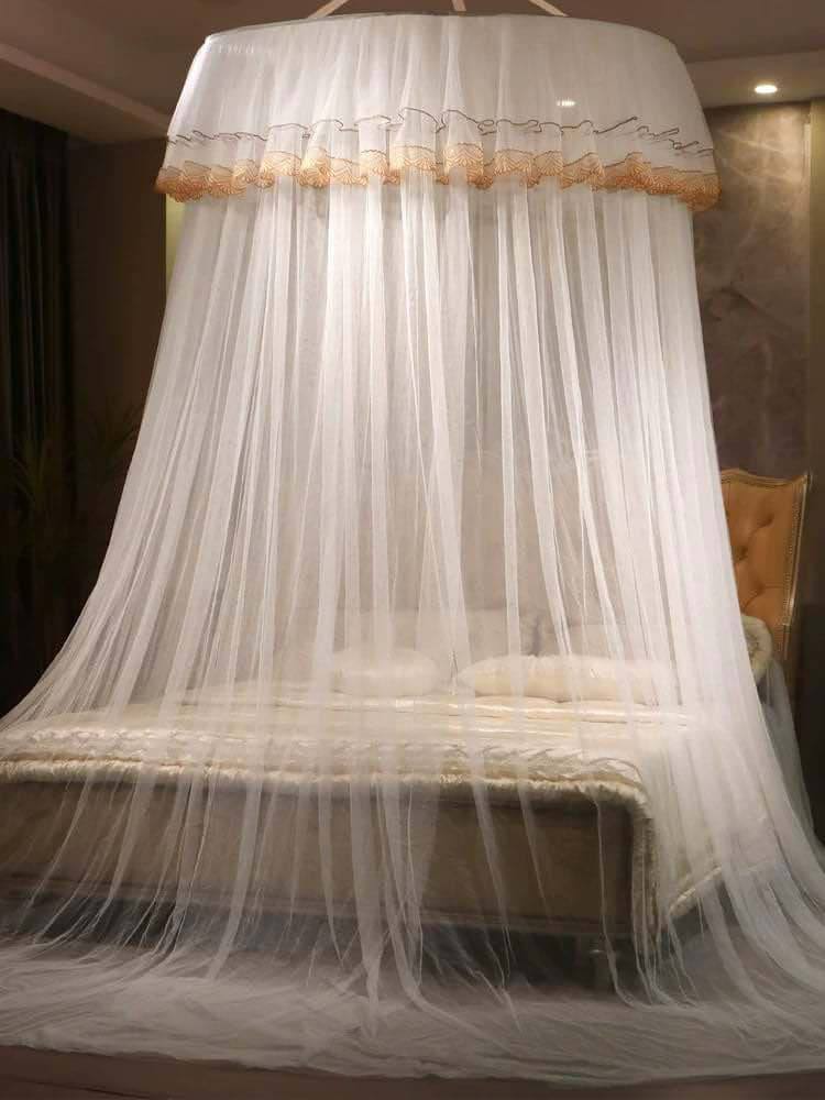 Kings bed curtain