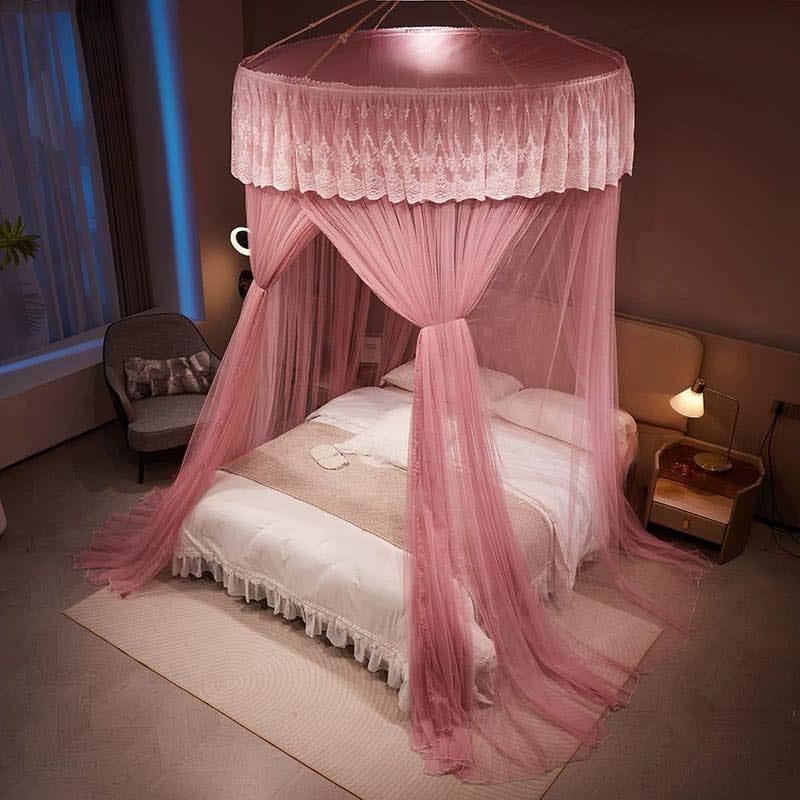 Kings bed curtain