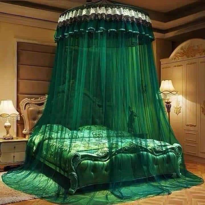 Kings bed curtain