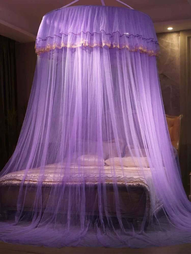 Kings bed curtain