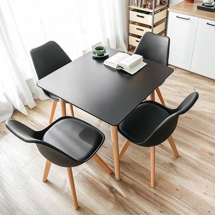 Table + 4 chairs